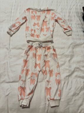 Girls' Two-Piece Bow Print Pajama Set in Soft Peach